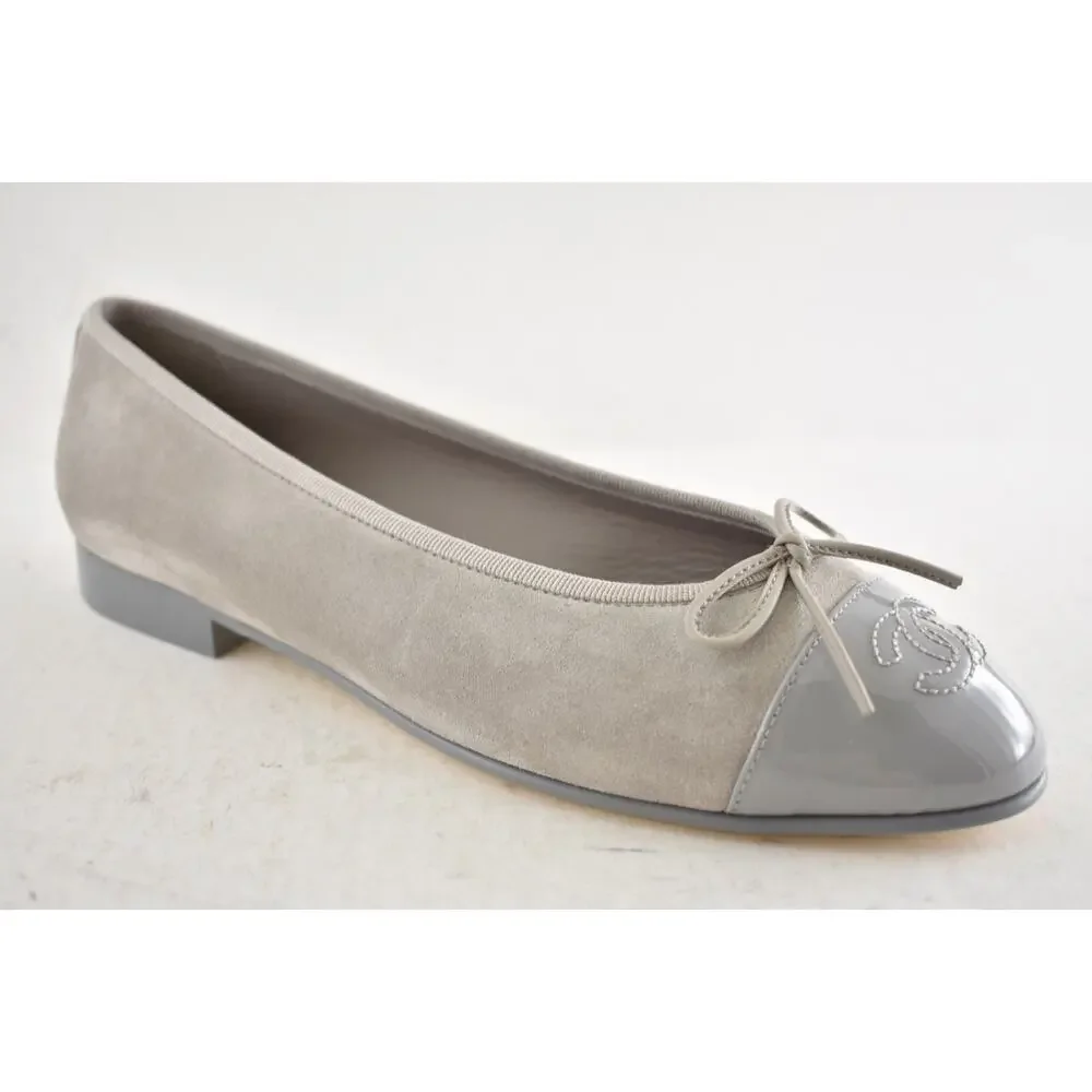 Chanel 26A Gray Suede Patent Leather CC Logo Bow Tie Ballet Ballerina Flat 38.5